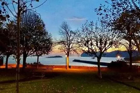 Kai Etxea , El Mismo Puerto De Bermeo
